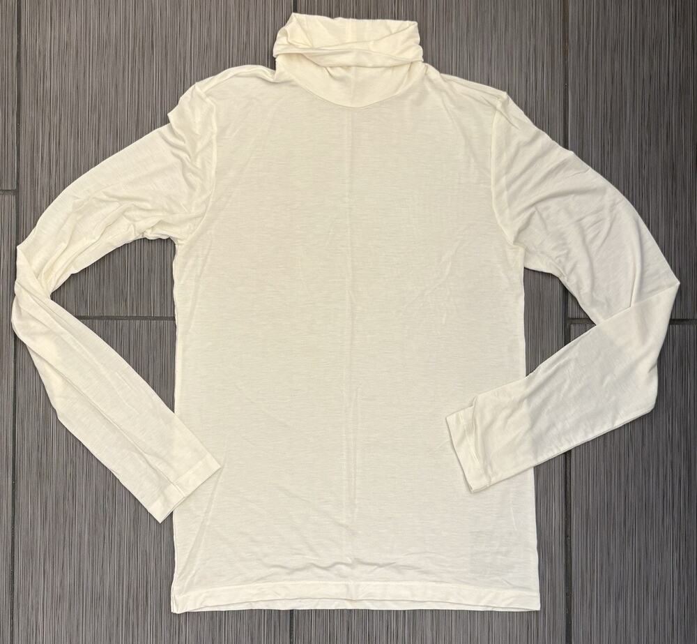 Uniqlo Heat Tech Ultra Light Turtleneck Long-Sleeve T-Shirt Women’s Medium Ivory
